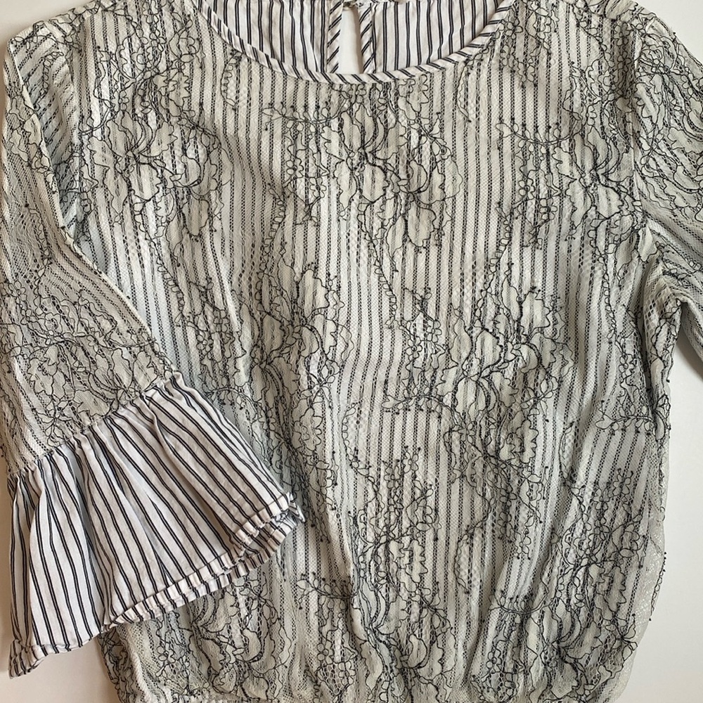 Small Black/White 3/4 Sleeve